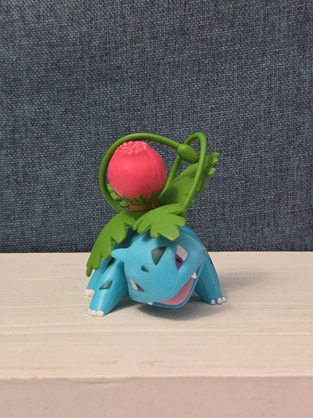 Nintendo Pokemon IVYSAUR 2.5" Vinyl Figure PVC 2015 Tomy Toy Kanto Collectible - Picture 1 of 16
